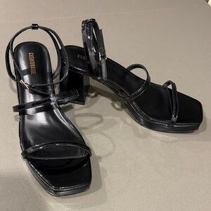 Cushionaire strappy sandals size 8.5